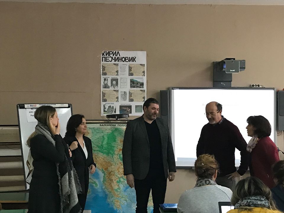 Обука за критичко размислување и кодирање со микробит